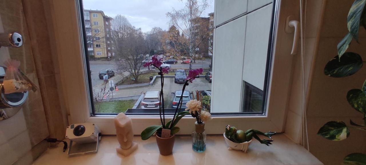Weltoffenes Privates Gaestezimmer Bei Lgbtq Freundlichen Gastgeber Der Mit In Der Lebt Alloggio in famiglia *